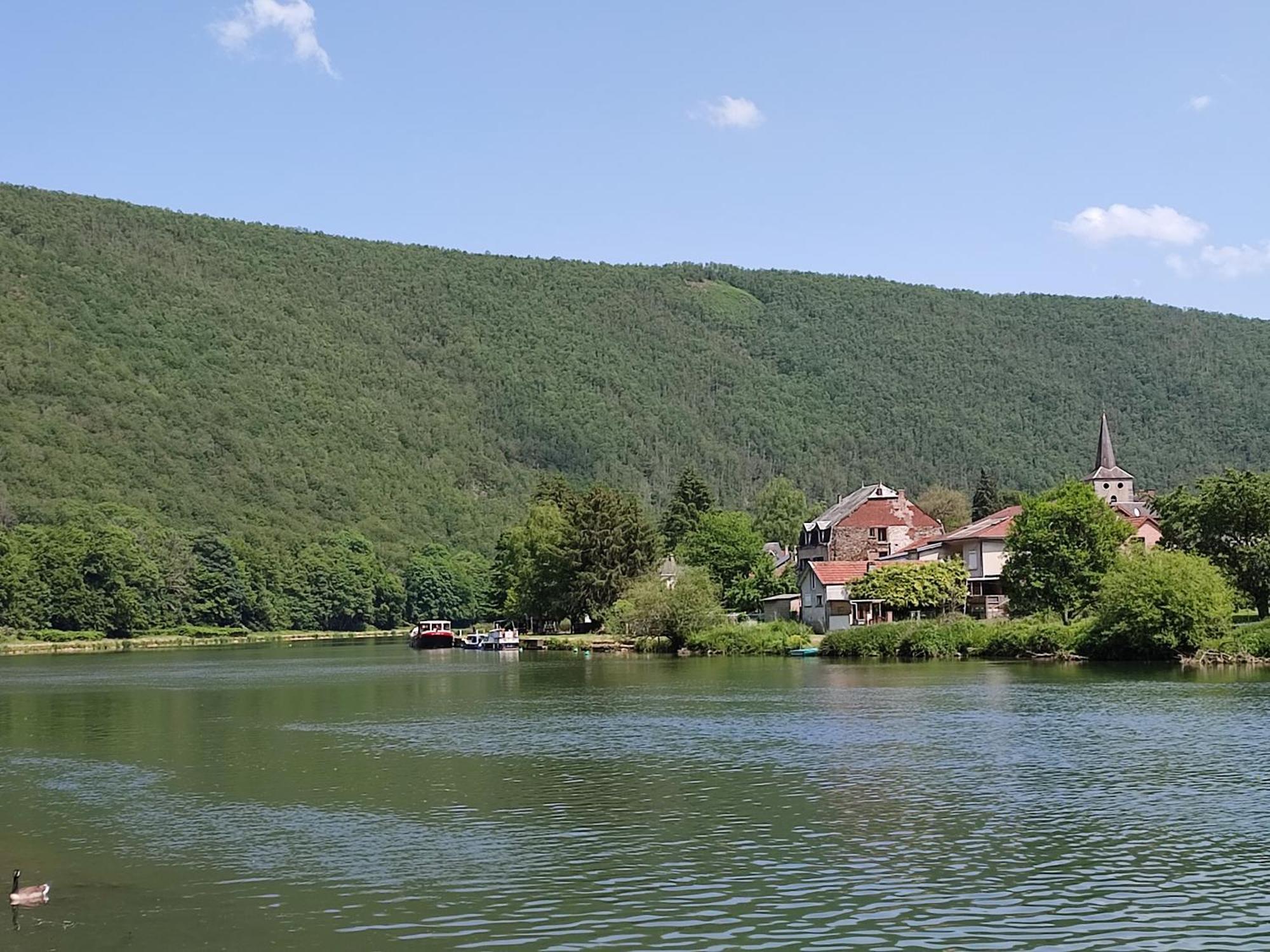 Entre Meuse Et Foret Revin  Dış mekan fotoğraf